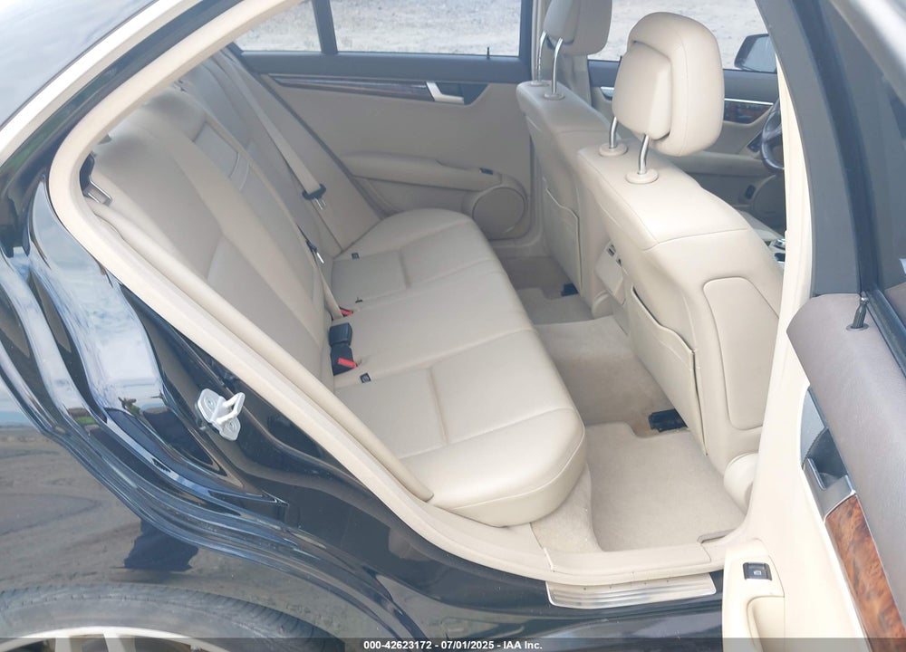2013 MERCEDES-BENZ C 250 LUXURY/SPORT VIN: WDDGF4HB8DR249485
