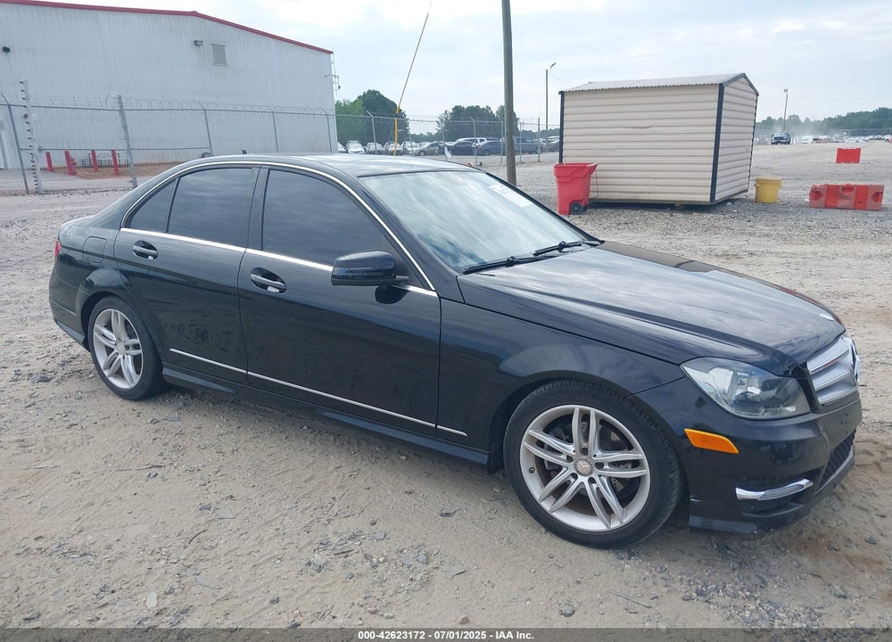 2013 MERCEDES-BENZ C 250 LUXURY/SPORT VIN: WDDGF4HB8DR249485