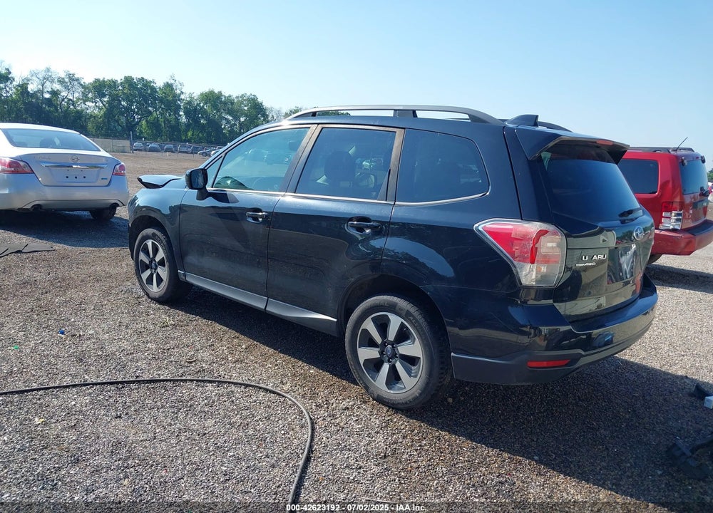 2018 SUBARU FORESTER VIN: JF2SJAEC5JH442744