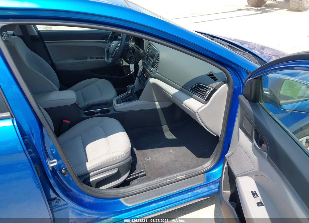 2017 HYUNDAI ELANTRA VIN: 5NPD74LF3HH151563