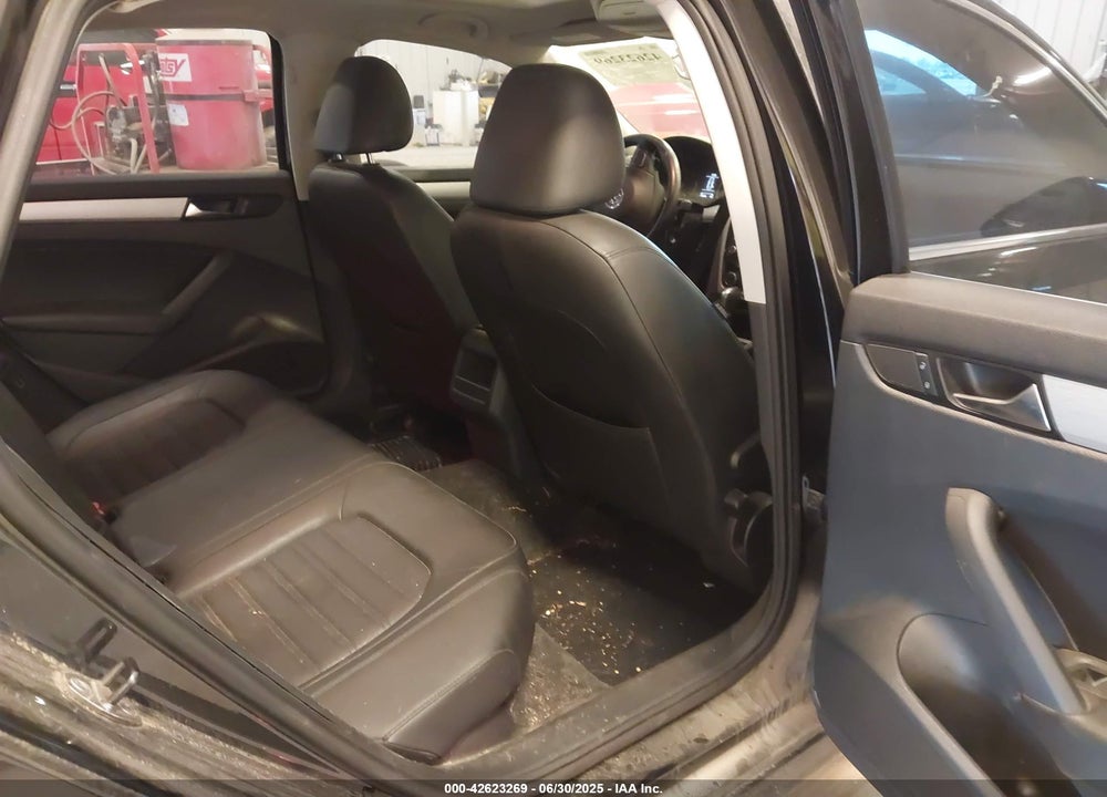 2012 VOLKSWAGEN PASSAT VIN: 1VWBM7A30CC101831