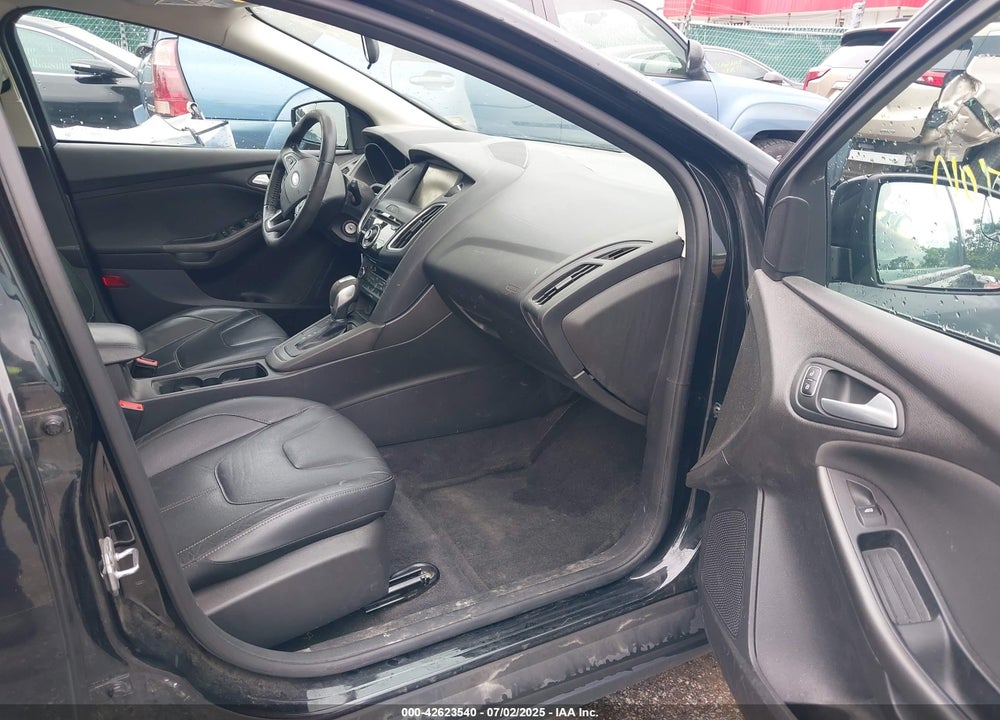 2015 FORD FOCUS SE VIN: 1FADP3K23FL379442