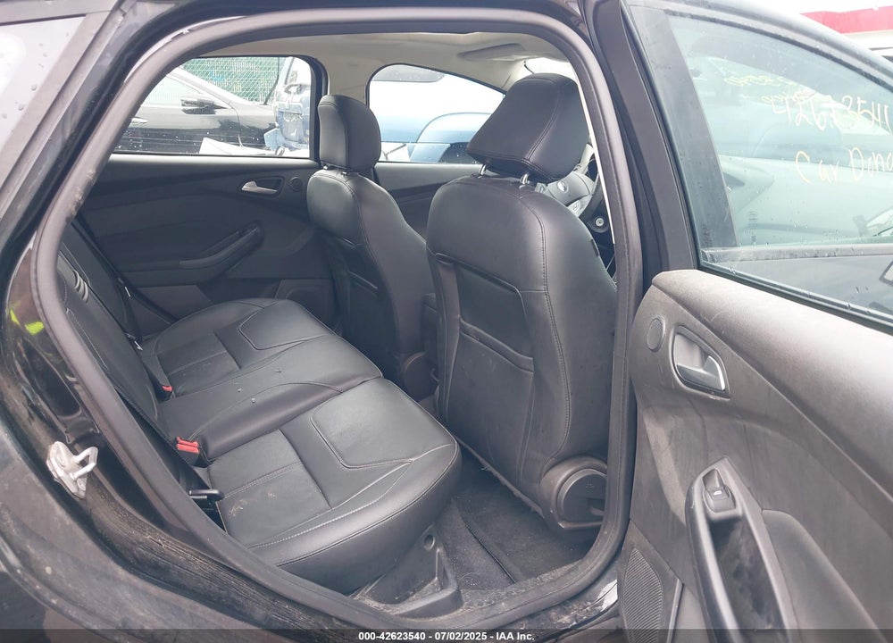 2015 FORD FOCUS SE VIN: 1FADP3K23FL379442