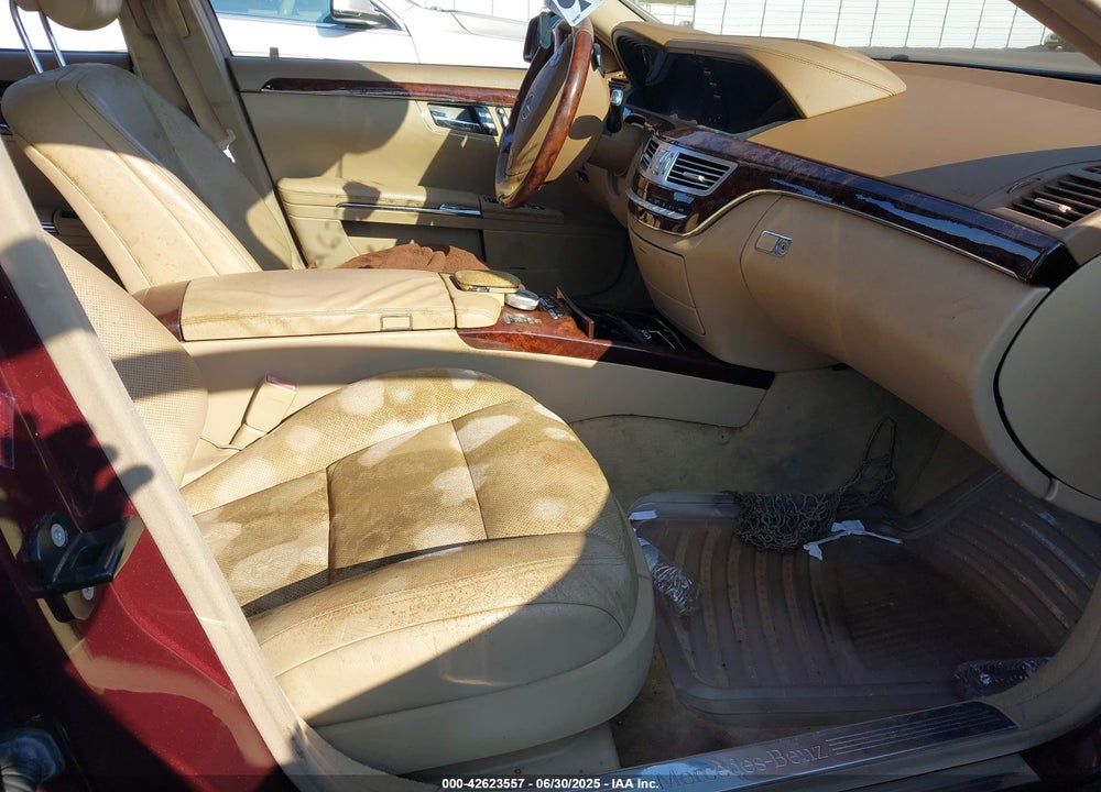 2010 MERCEDES-BENZ S 550 VIN: WDDNG7BB7AA340093