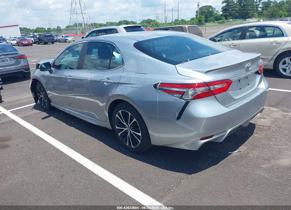 2018 TOYOTA CAMRY SE VIN: 4T1B11HKXJU072492