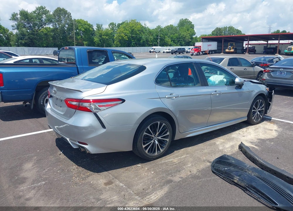 2018 TOYOTA CAMRY SE VIN: 4T1B11HKXJU072492