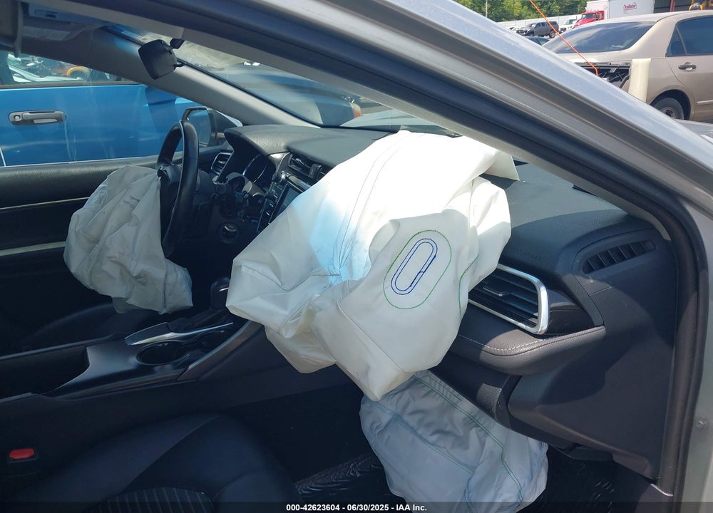 2018 TOYOTA CAMRY SE VIN: 4T1B11HKXJU072492