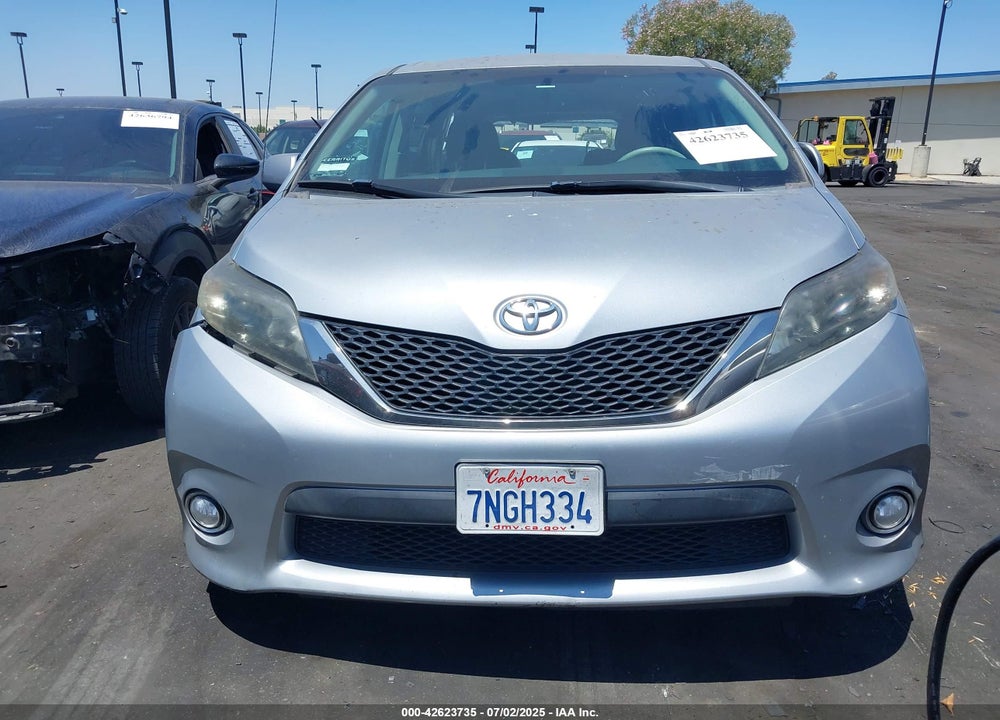 2014 TOYOTA SIENNA SE 8 PASSENGER VIN: 5TDXK3DC8ES417109