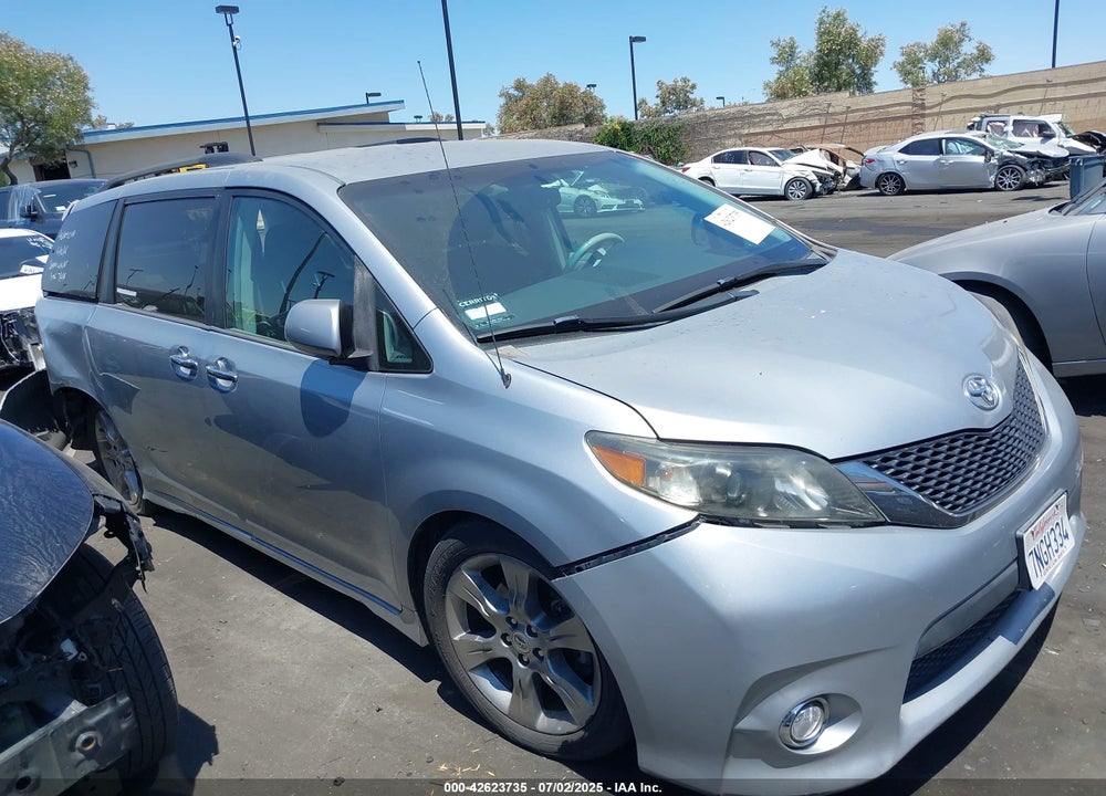 2014 TOYOTA SIENNA SE 8 PASSENGER VIN: 5TDXK3DC8ES417109