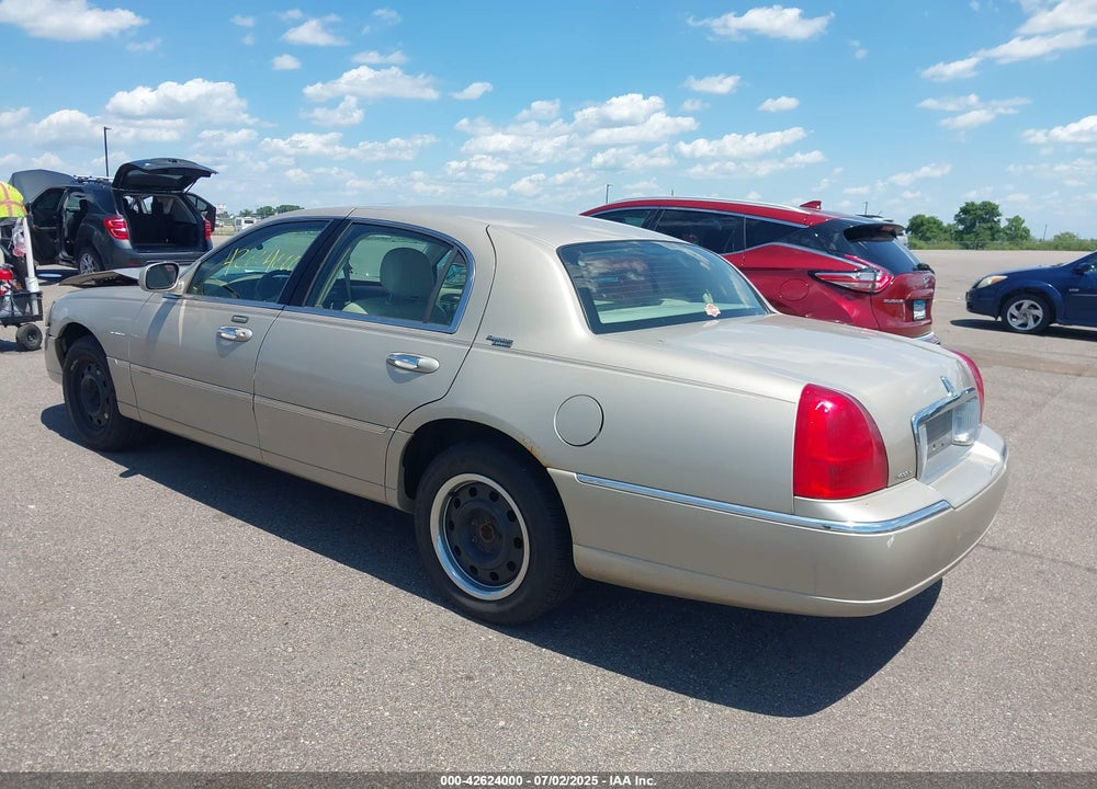2006 LINCOLN TOWN CAR VIN: 1LNHM82W36Y649935