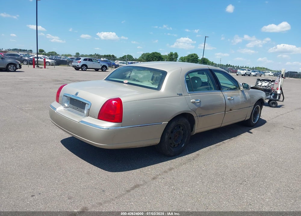 2006 LINCOLN TOWN CAR VIN: 1LNHM82W36Y649935