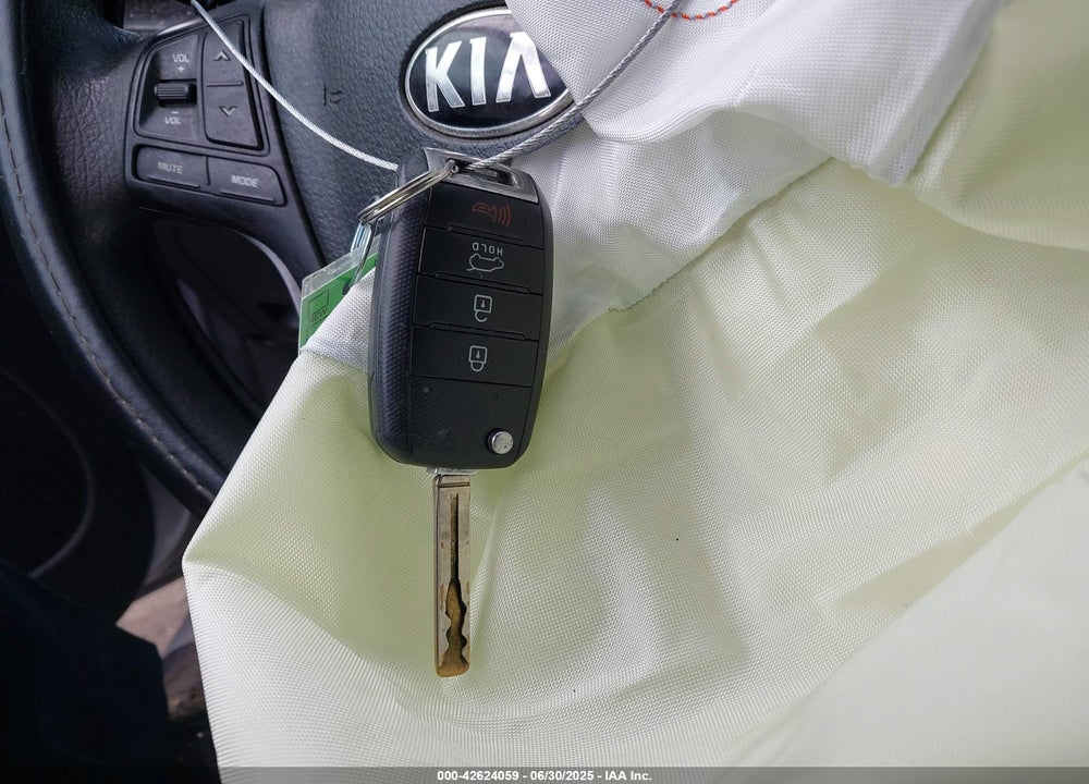 2014 KIA SORENTO VIN: 5XYKT4A75EG512812