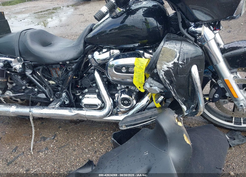 2019 HARLEY-DAVIDSON FLHX VIN: 1HD1KBC14KB627319