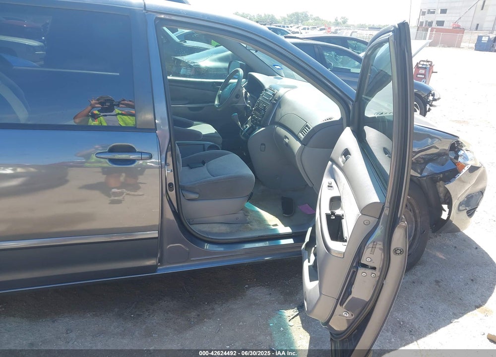 2008 TOYOTA SIENNA VIN: 5TDZK23C18S142921