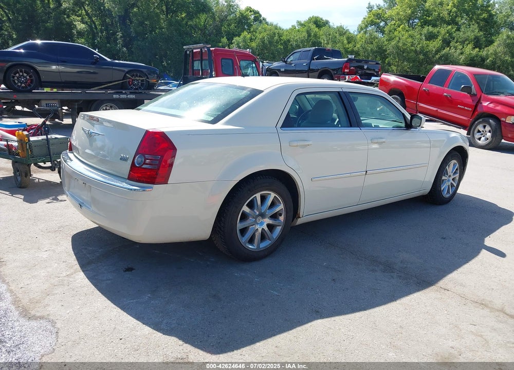 2008 CHRYSLER 300 VIN: 2C3KA33G48H120184