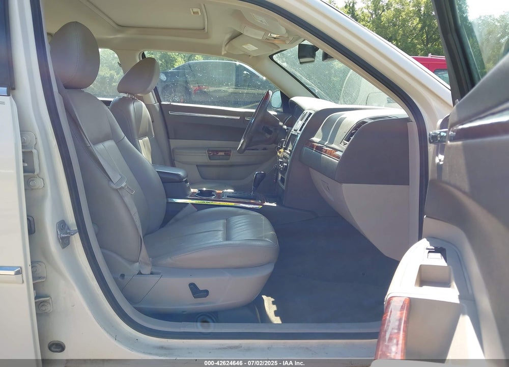 2008 CHRYSLER 300 VIN: 2C3KA33G48H120184