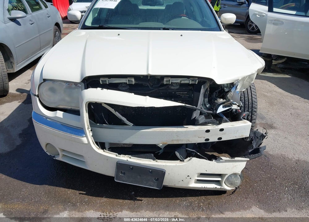 2008 CHRYSLER 300 VIN: 2C3KA33G48H120184