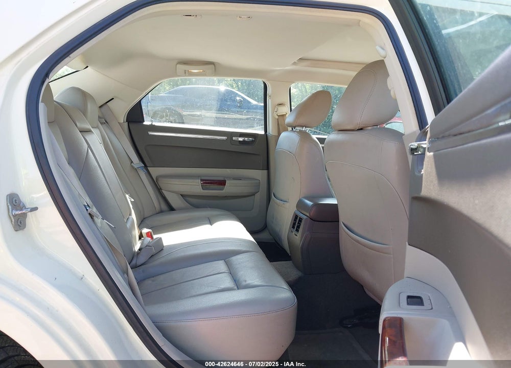 2008 CHRYSLER 300 VIN: 2C3KA33G48H120184