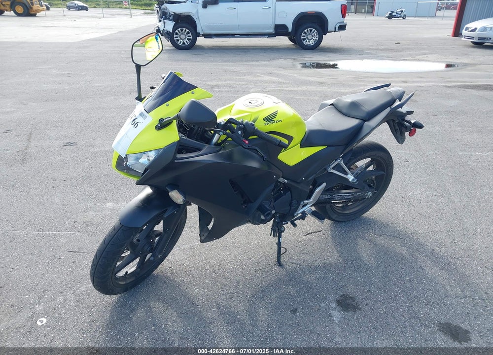 2016 HONDA CBR300 R VIN: MLHNC5116G5200084