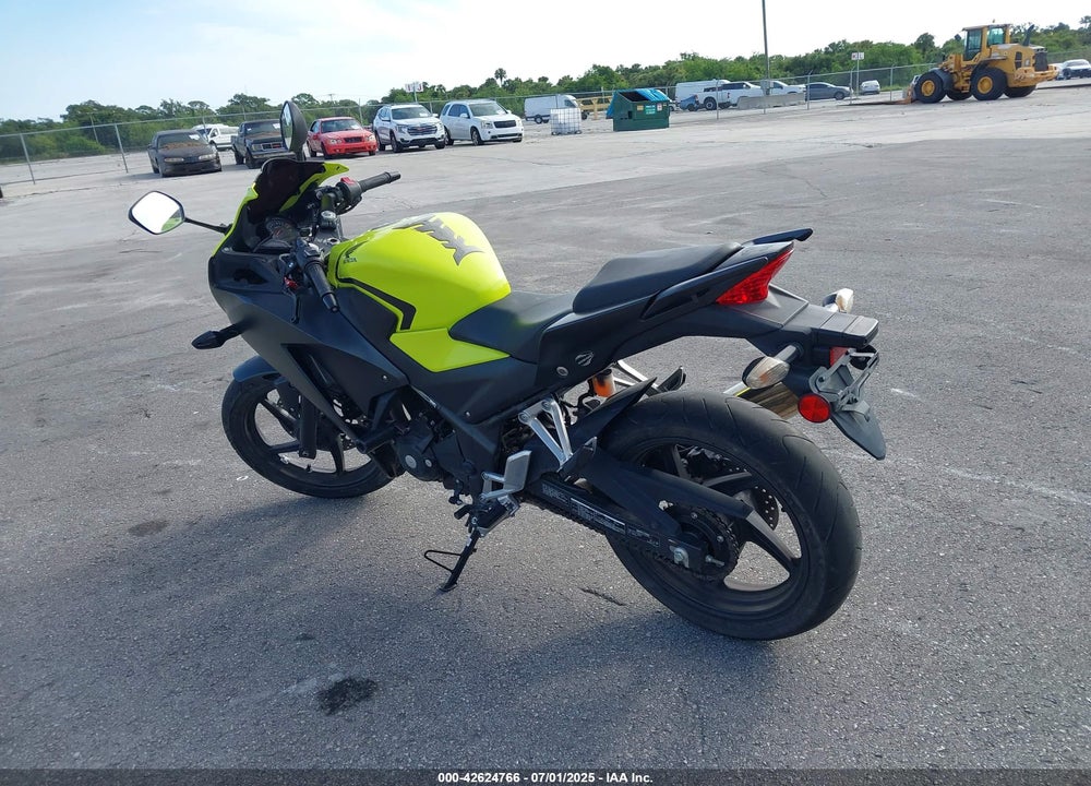 2016 HONDA CBR300 R VIN: MLHNC5116G5200084