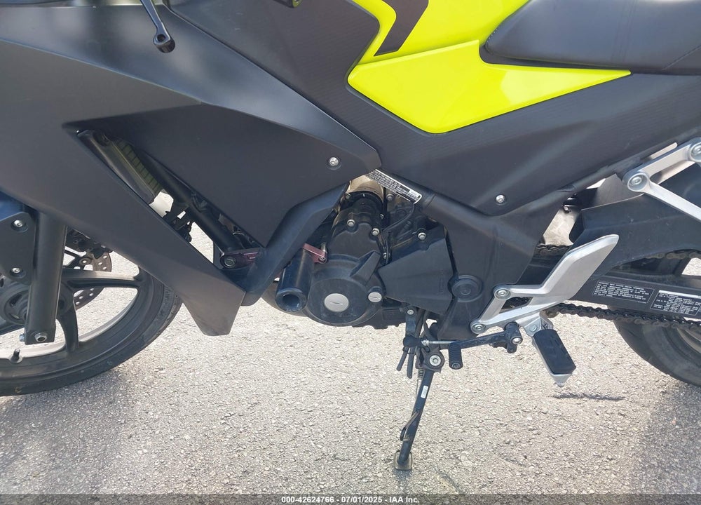 2016 HONDA CBR300 R VIN: MLHNC5116G5200084