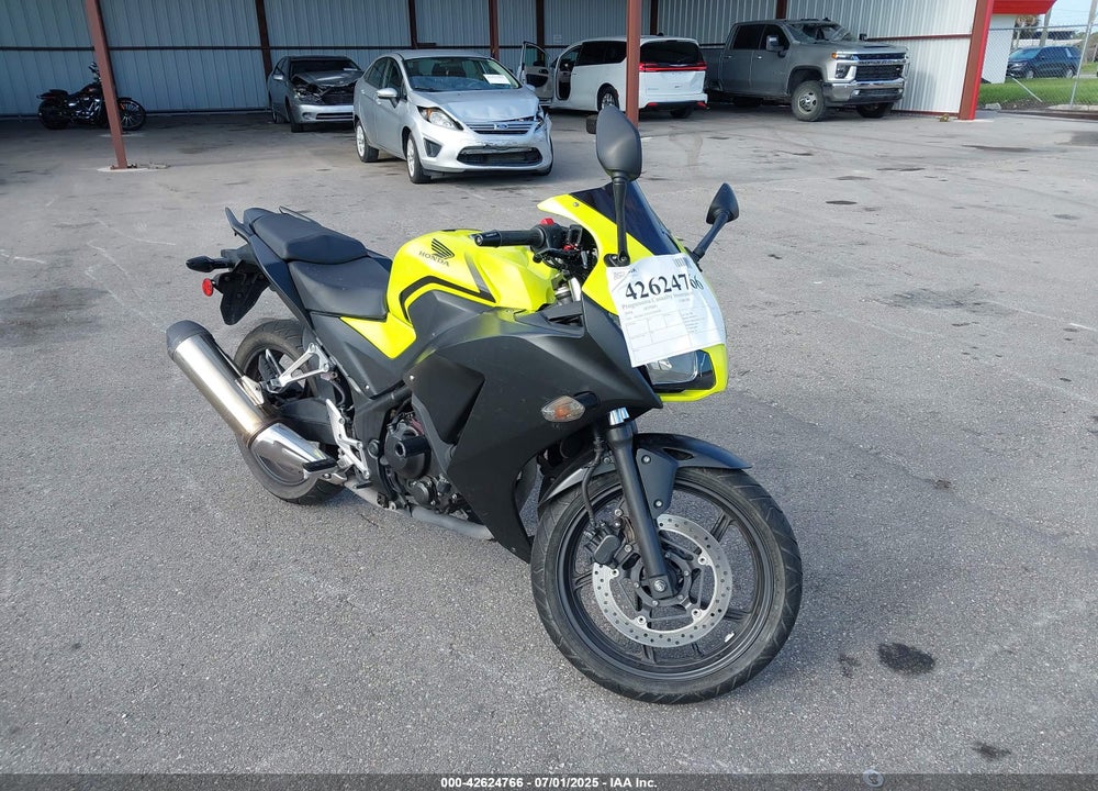 2016 HONDA CBR300 R VIN: MLHNC5116G5200084