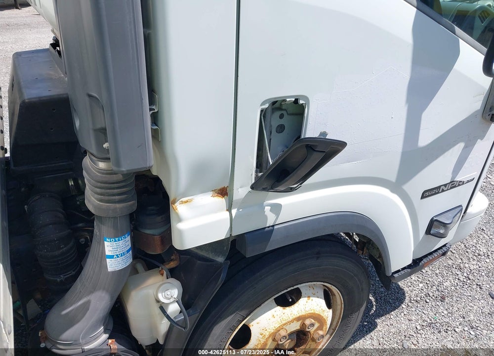 2015 ISUZU NPR DSL REG AT VIN: JALC4W163F7K00599