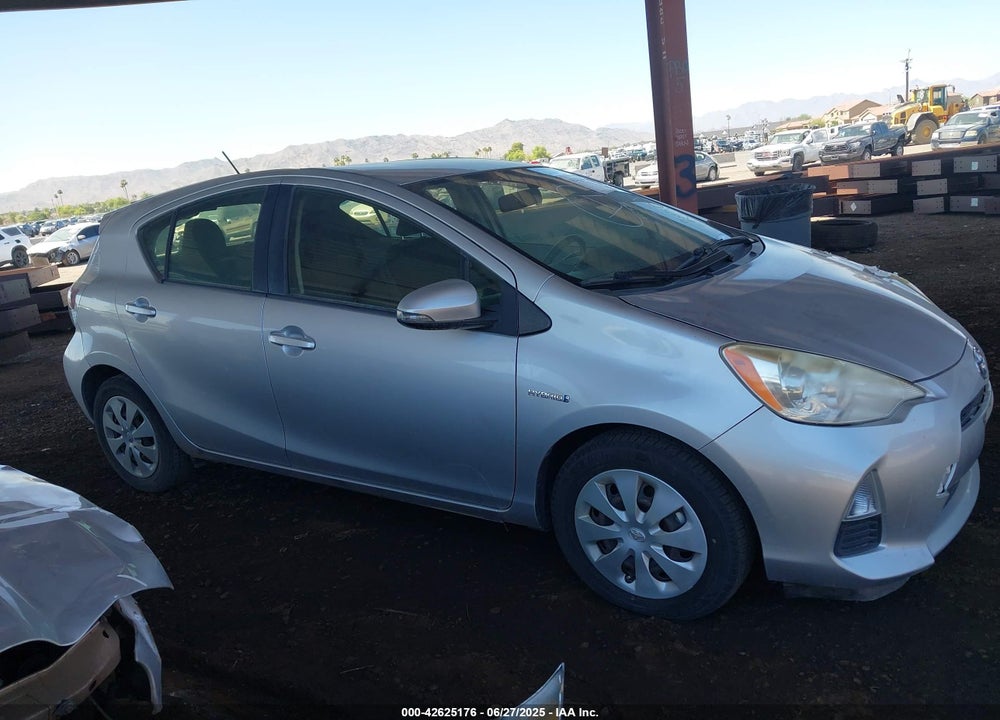 2013 TOYOTA PRIUS C VIN: JTDKDTB33D1555076
