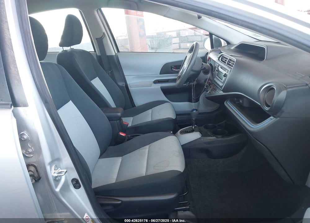 2013 TOYOTA PRIUS C VIN: JTDKDTB33D1555076