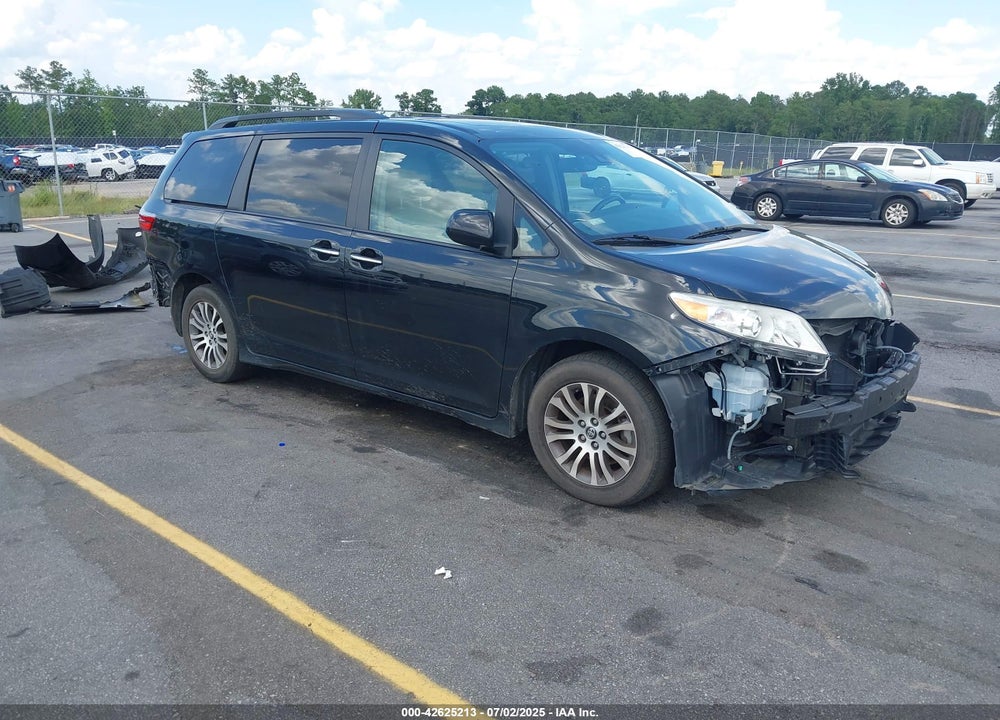 2018 TOYOTA SIENNA XLE PREMIUM 8 PASSENGER VIN: 5TDYZ3DC4JS962153