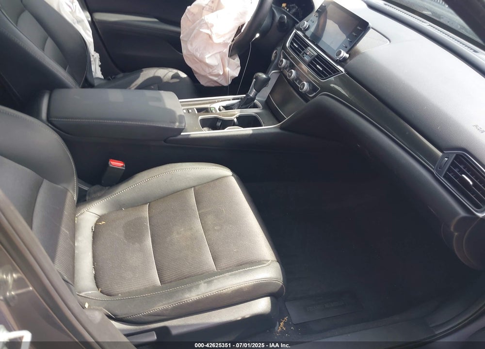 2019 HONDA ACCORD VIN: 1HGCV1F33KA137289