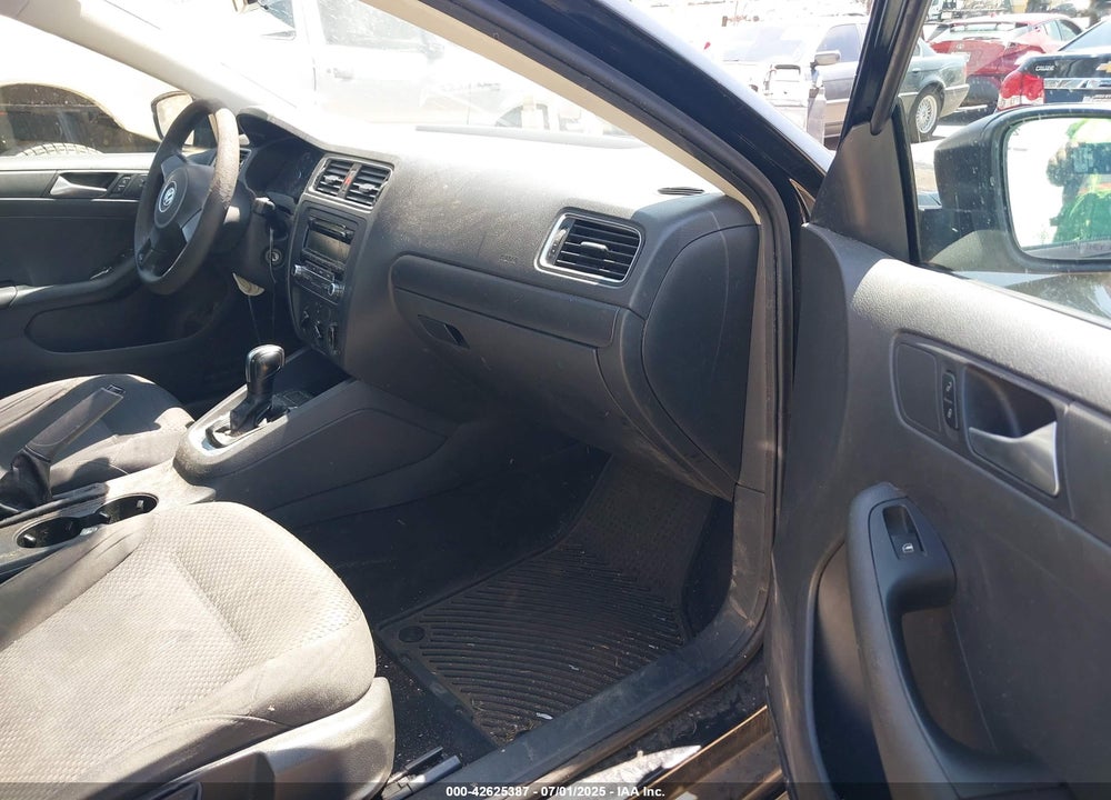 2013 VOLKSWAGEN JETTA 2.0L S VIN: 3VW2K7AJ8DM401931
