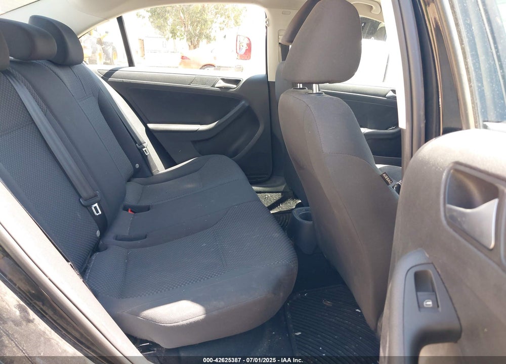 2013 VOLKSWAGEN JETTA 2.0L S VIN: 3VW2K7AJ8DM401931