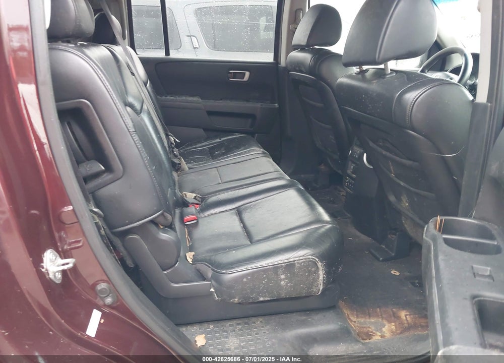 2011 HONDA PILOT EX-L VIN: 5FNYF4H65BB050365