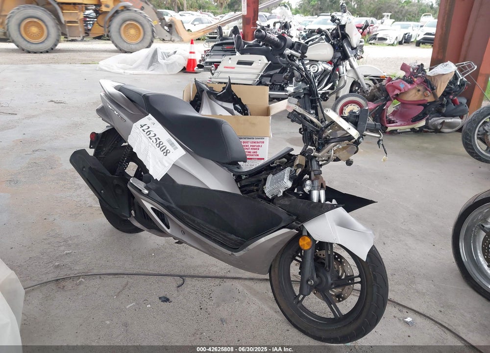 2016 HONDA PCX 150 VIN: RLHKF1801GY101593