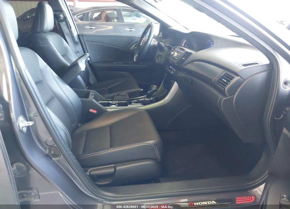 2016 HONDA ACCORD VIN: 1HGCR2F61GA157973
