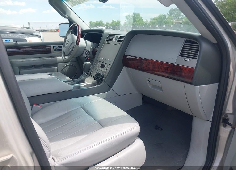 2004 LINCOLN NAVIGATOR VIN: 5LMFU28R14LJ11232