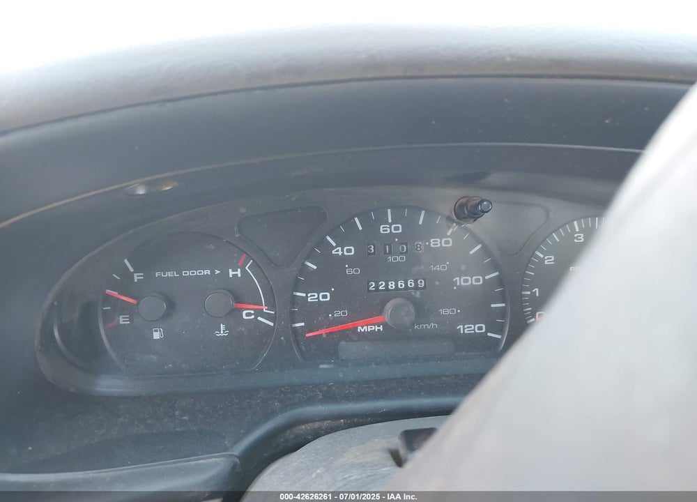 2000 FORD TAURUS SES VIN: 1FAFP55U1YA246677