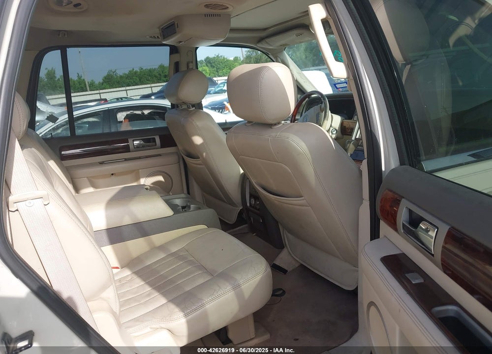2004 LINCOLN NAVIGATOR VIN: 5LMFU27R84LJ41121