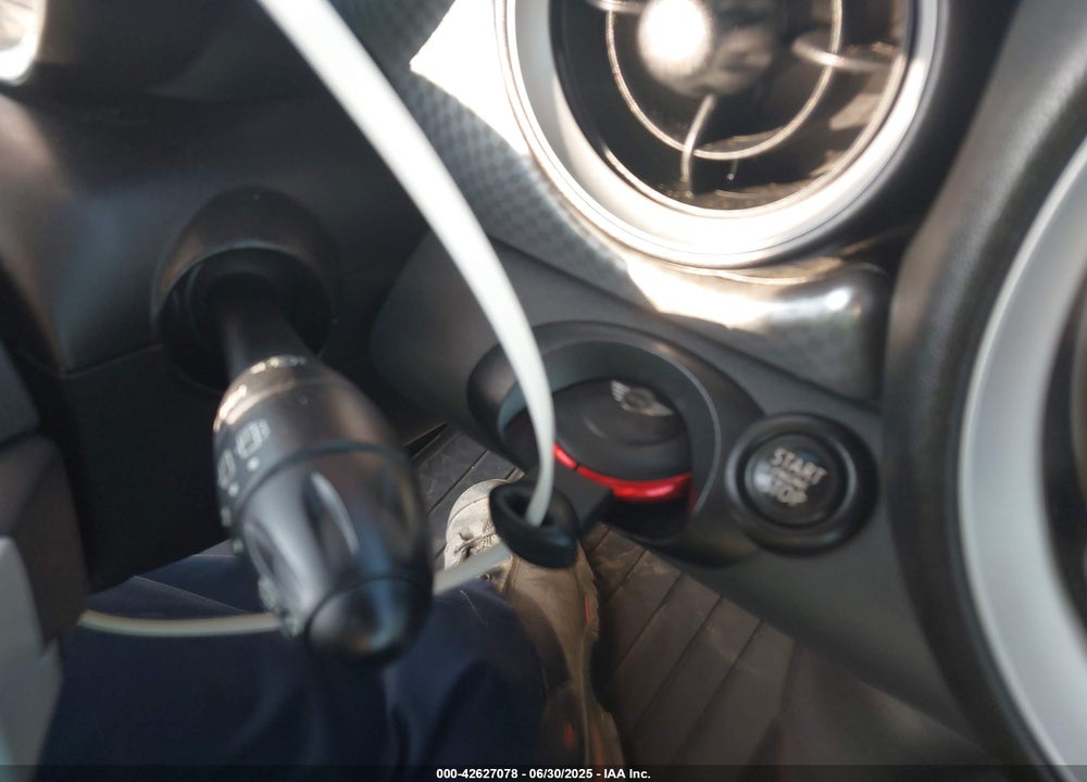 2008 MINI COOPER VIN: WMWMF73598TV32869