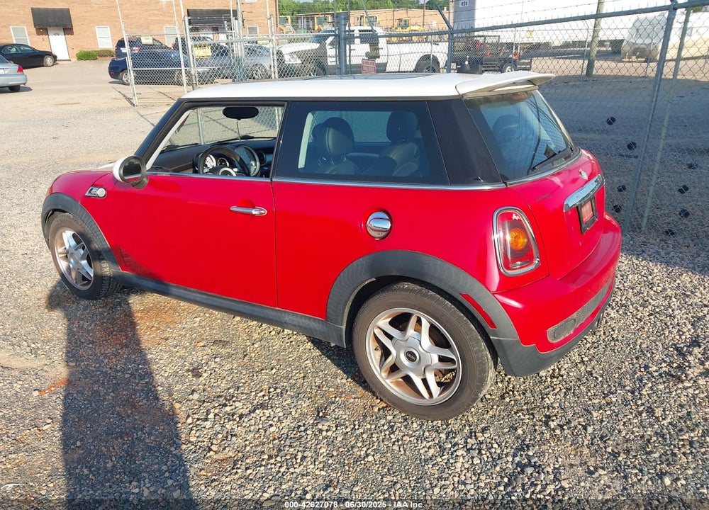 2008 MINI COOPER VIN: WMWMF73598TV32869