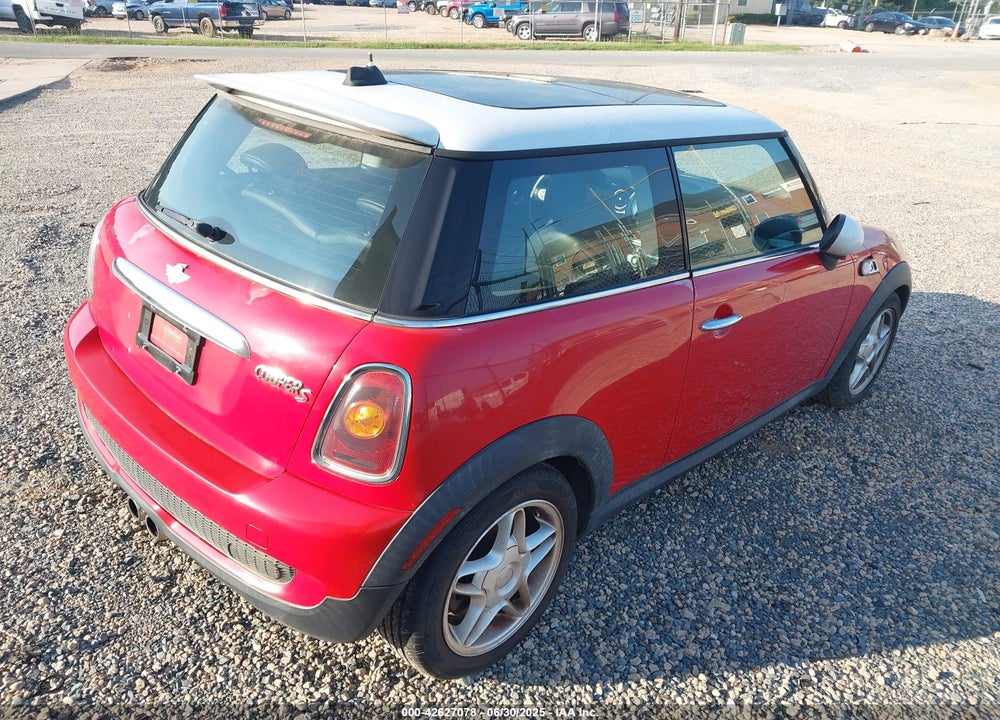 2008 MINI COOPER VIN: WMWMF73598TV32869