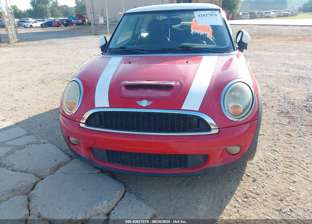 2008 MINI COOPER VIN: WMWMF73598TV32869