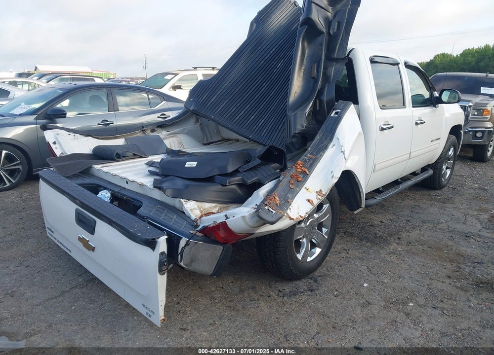 2011 CHEVROLET SILVERADO 1500 VIN: 3GCUKSE24BG207006