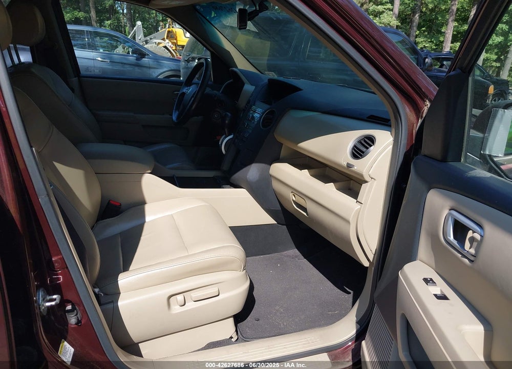 2011 HONDA PILOT VIN: 5FNYF4H58BB066082
