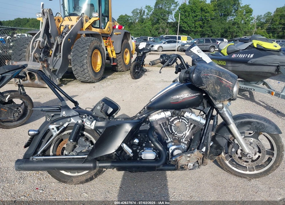 2013 HARLEY-DAVIDSON FLHX STREET GLIDE VIN: 1HD1KBM16DB607896