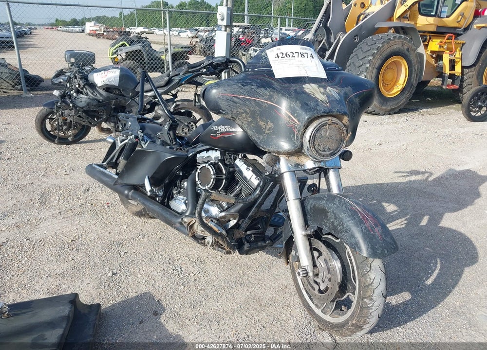 2013 HARLEY-DAVIDSON FLHX STREET GLIDE VIN: 1HD1KBM16DB607896