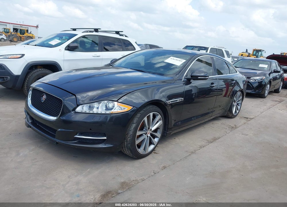 2015 JAGUAR XJ VIN: SAJWA3HT3FMV86221