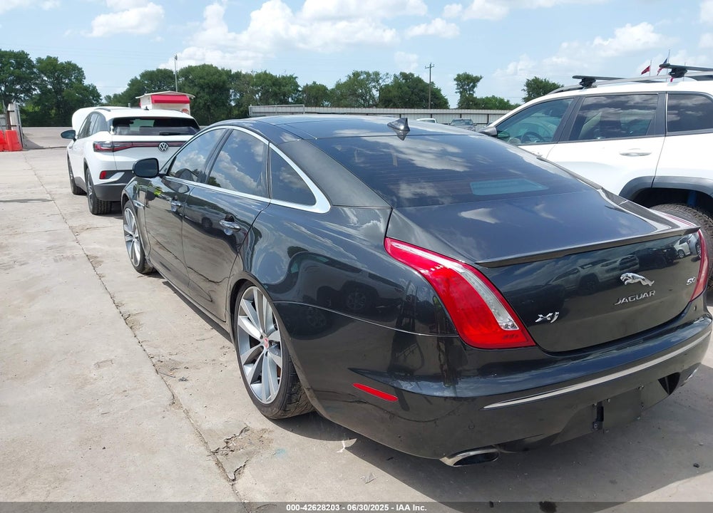 2015 JAGUAR XJ VIN: SAJWA3HT3FMV86221