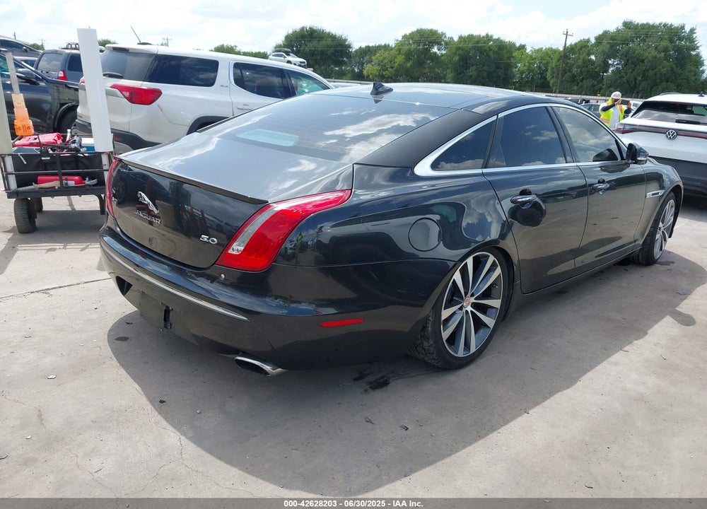 2015 JAGUAR XJ VIN: SAJWA3HT3FMV86221